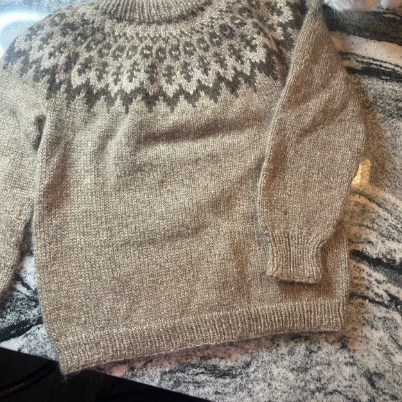 🔻🔻REDUCED🔻🔻Handmade knit sweater ! never worn - Picture 2 of 5